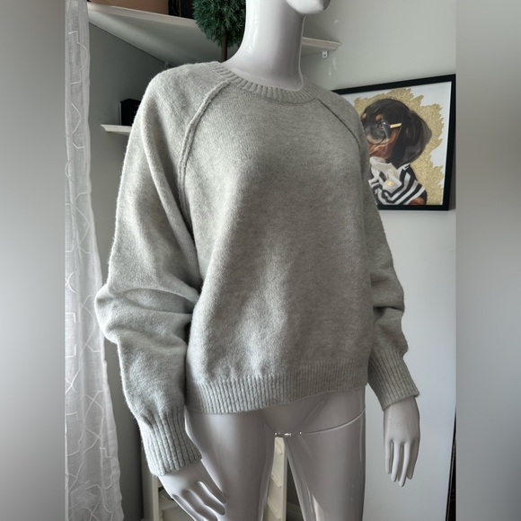 Gray Crew Neck Sweater with Ribbed Detailing - Picture 4 of 4